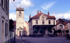 L'Eglise avec la mairie