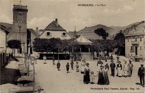 La place du village jusque 1907 avec son kiosque