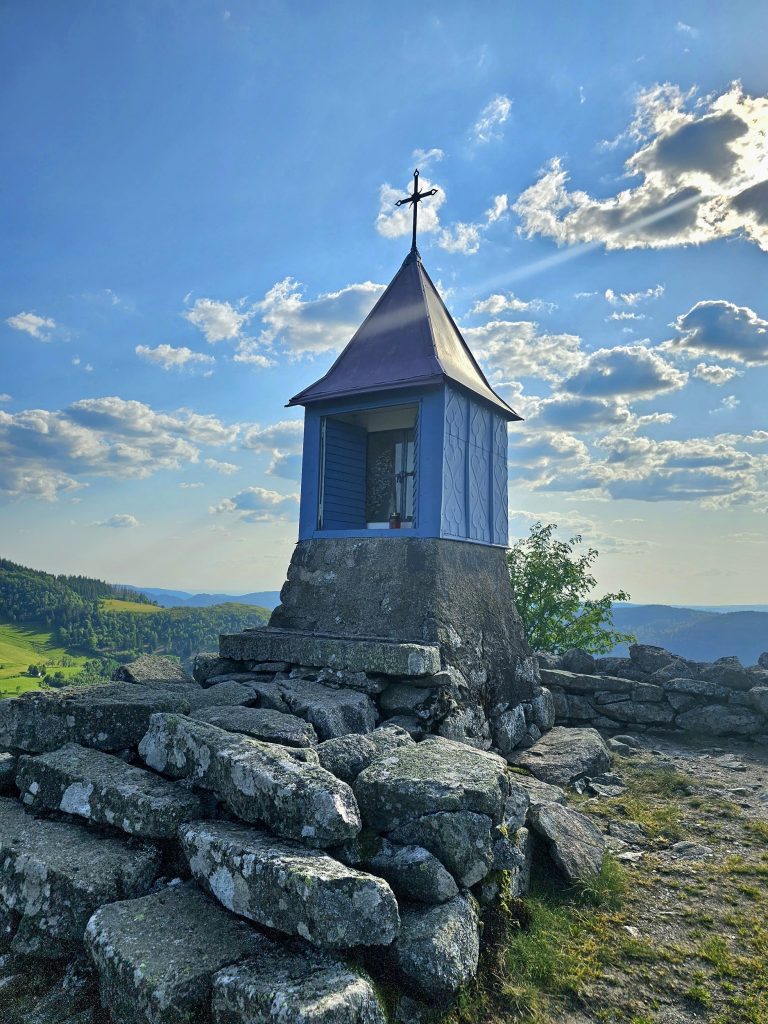 chapelle-de-la-salette-le-menil.jpg