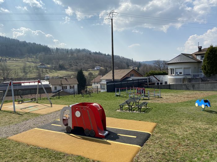 aire-de-jeux-fresse-sur-moselle-2.jpg