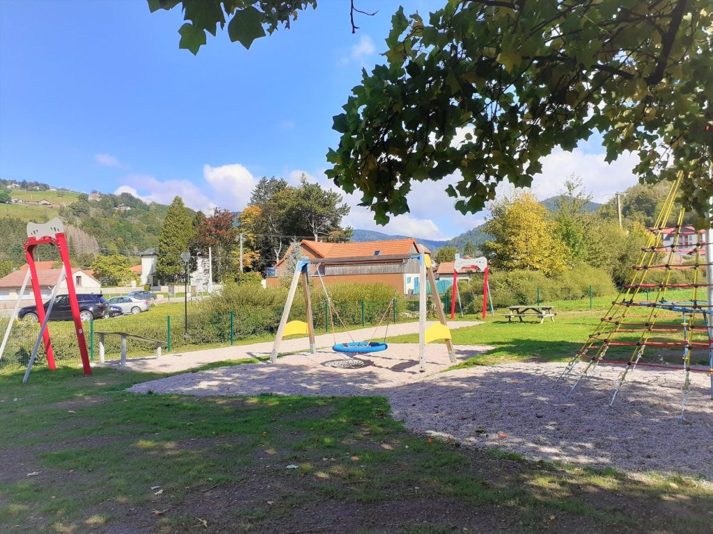 aire-de-jeux-la-mouline-bussang-1.jpg
