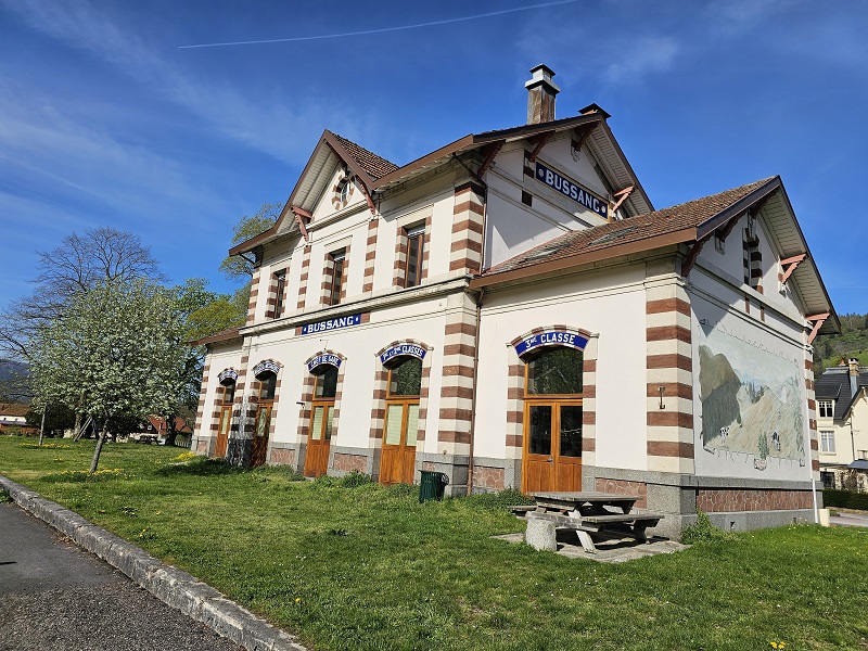 circuit-tour-village-3.jpg