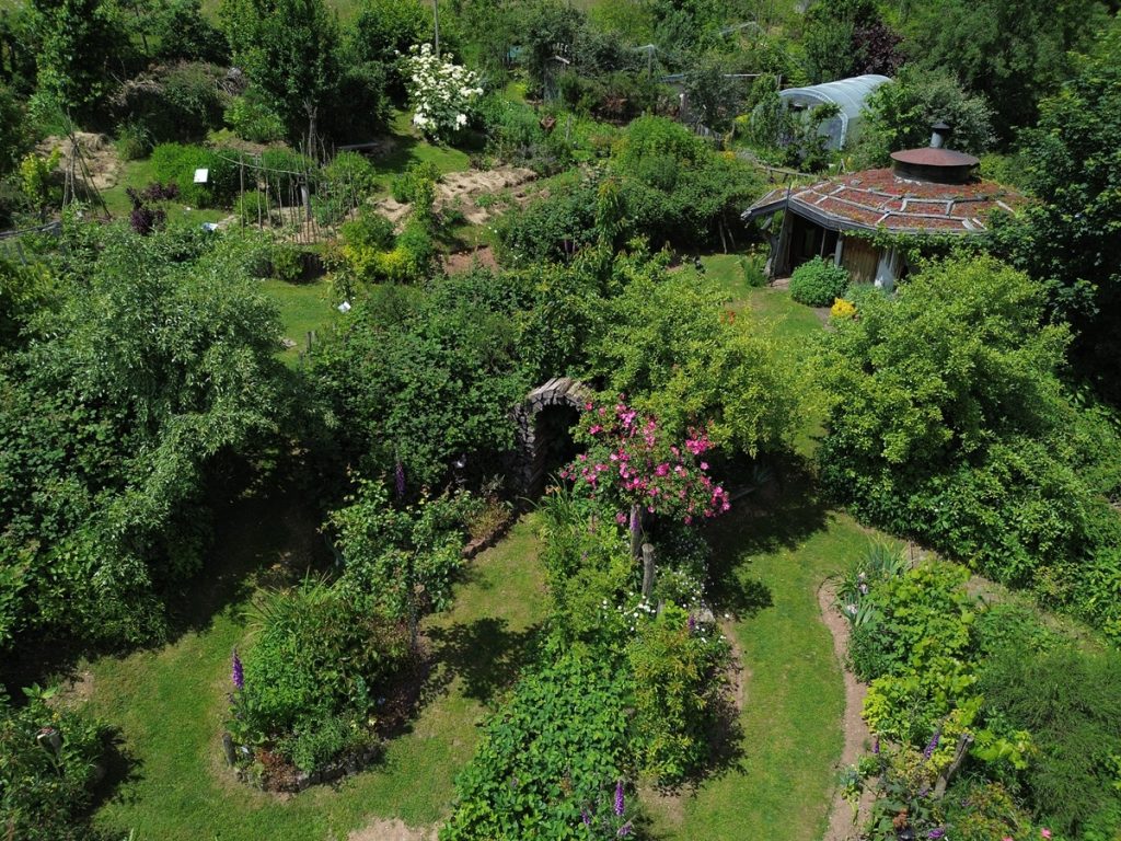 Le jardin contemporain "Une Figue dans le Poirier" GIRMONT VAL D AJOL