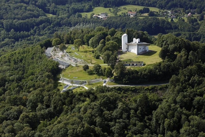 Colline-notre-dame-du-haut-ronchamp-2.jpg