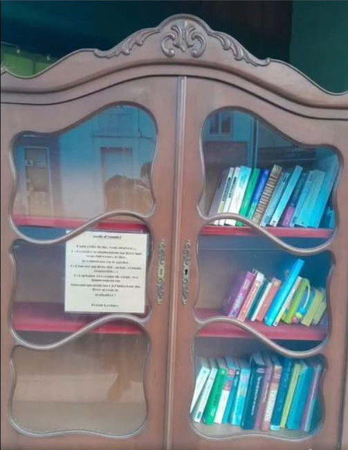 Boîte à livres chez les Jardins de Tim et Lili SAINT MAURICE SUR MOSELLE