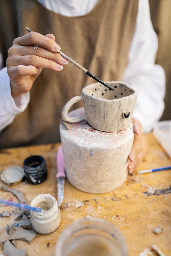 Atelier "décoration de céramique" LE MENIL
